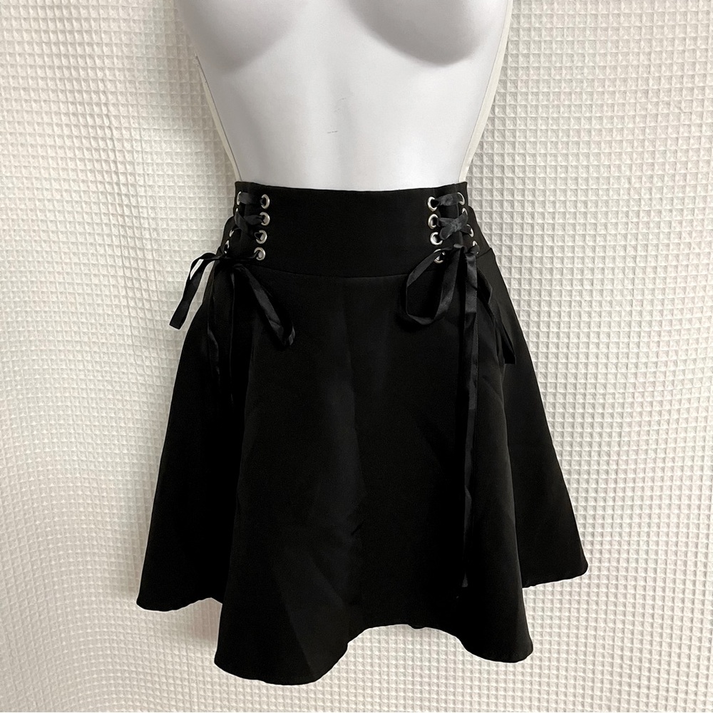 Rowme ladies lace up ruffle mini skirt size Large